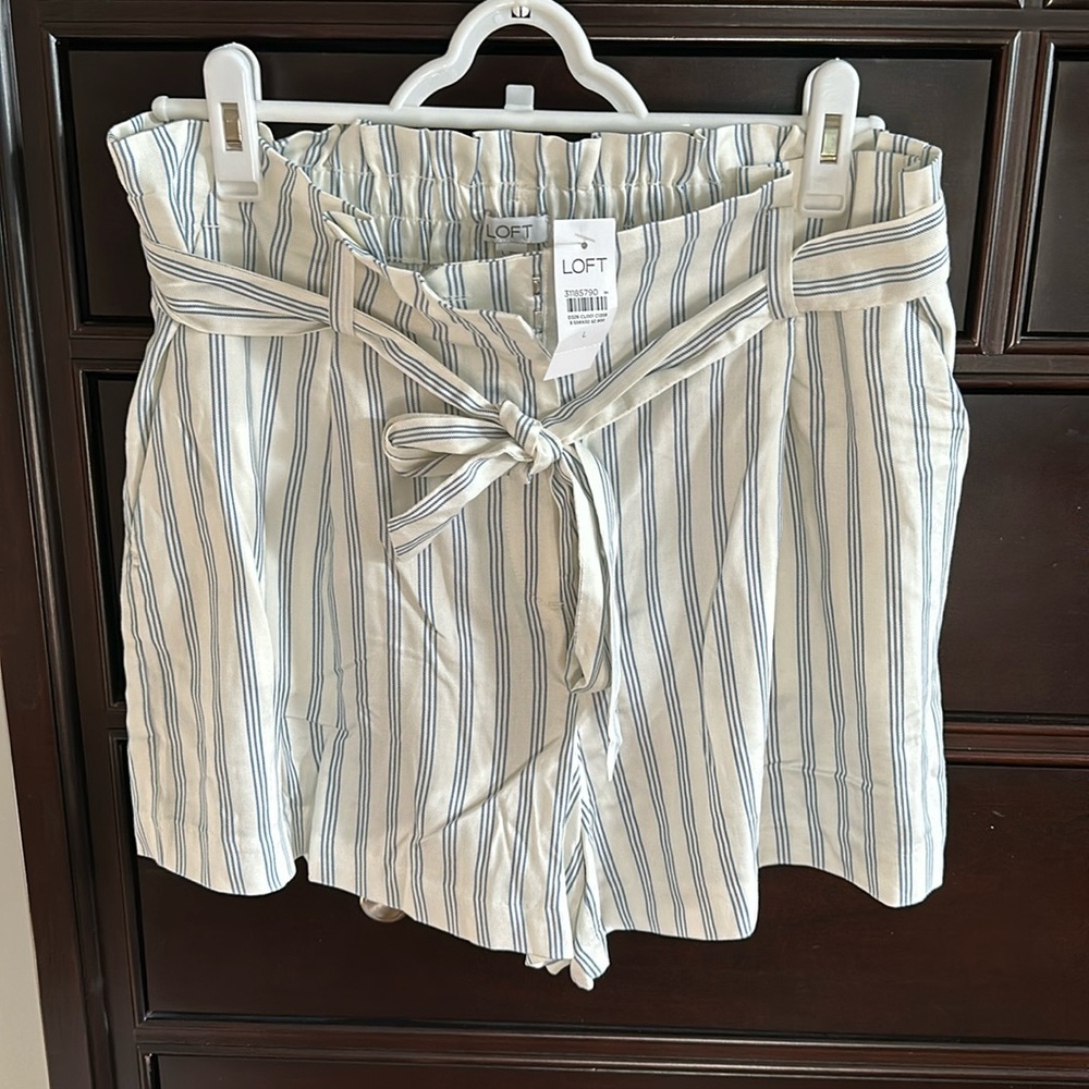 New with tag Loft cream with blue stripes shorts